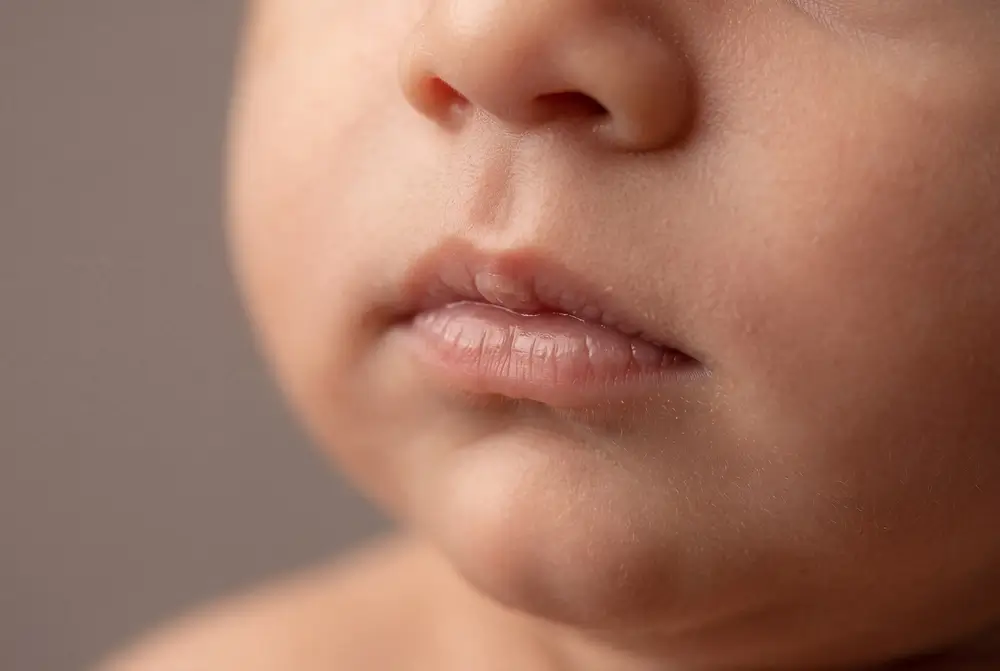 Nahaufnahme von Mund und nase beim newborn shooting in Augsburg